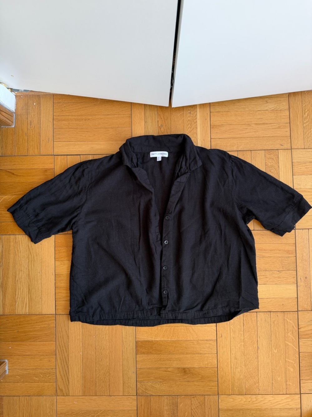PrettyLittleThing Black Short Sleeve Cropped Button Down Shirt